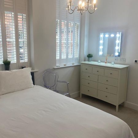 Unrivalled Location - Five Star - Worcester Apartment Buitenkant foto