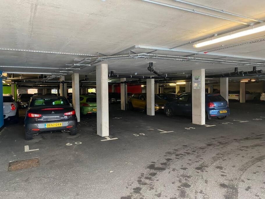 Unrivalled Location - Five Star - Worcester Apartment Buitenkant foto