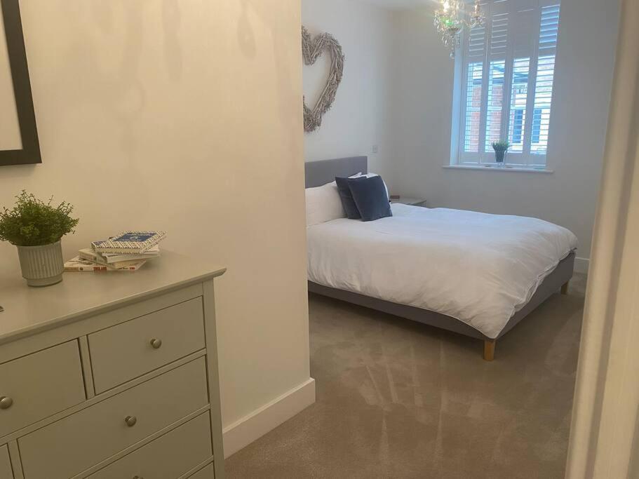 Unrivalled Location - Five Star - Worcester Apartment Buitenkant foto