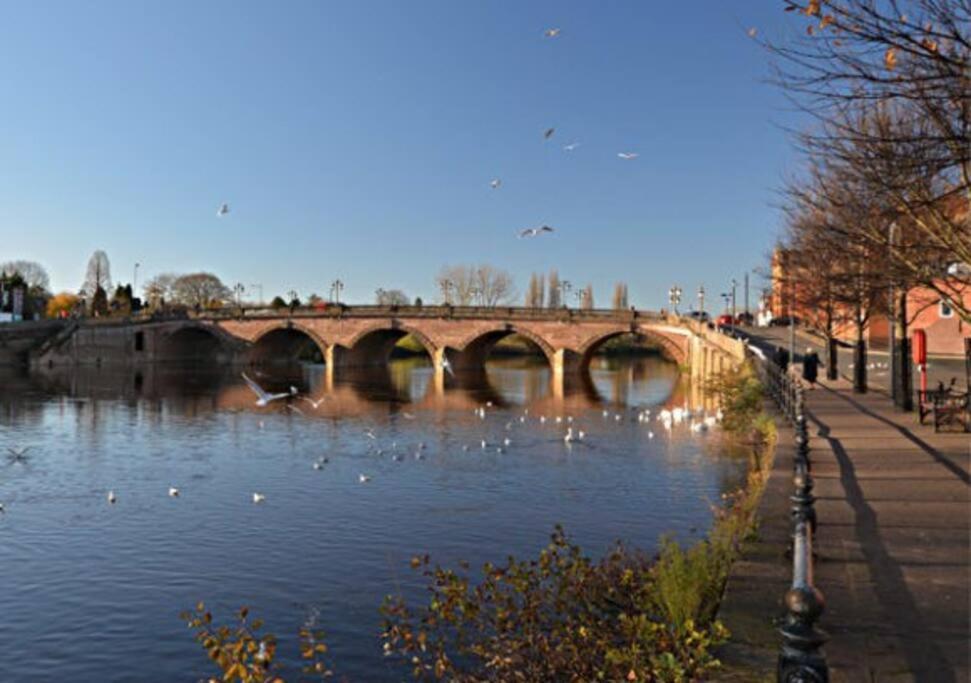 Unrivalled Location - Five Star - Worcester Apartment Buitenkant foto