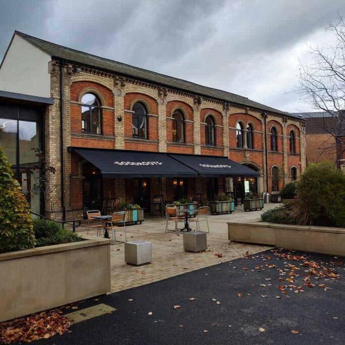 Unrivalled Location - Five Star - Worcester Apartment Buitenkant foto