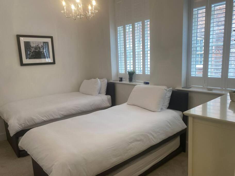 Unrivalled Location - Five Star - Worcester Apartment Buitenkant foto