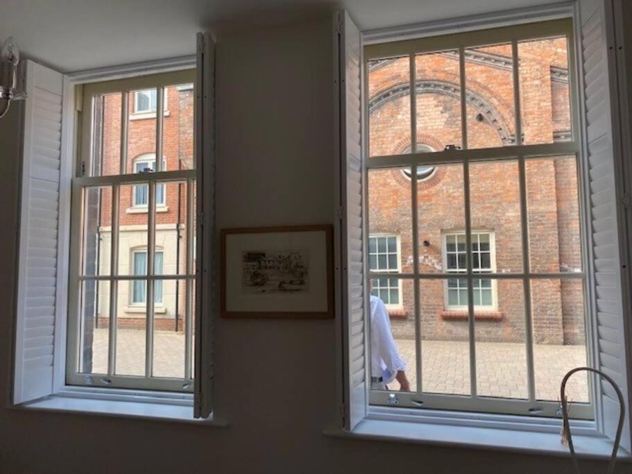 Unrivalled Location - Five Star - Worcester Apartment Buitenkant foto