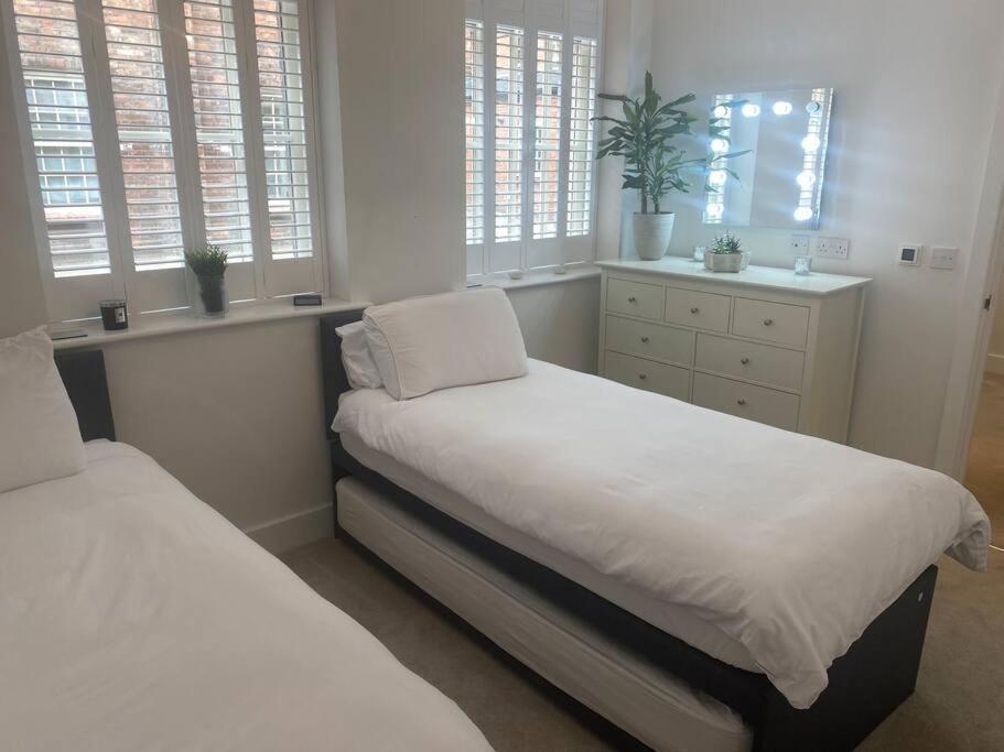 Unrivalled Location - Five Star - Worcester Apartment Buitenkant foto