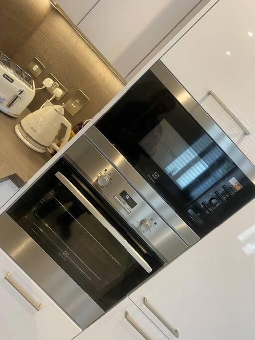 Unrivalled Location - Five Star - Worcester Apartment Buitenkant foto