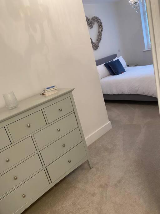 Unrivalled Location - Five Star - Worcester Apartment Buitenkant foto
