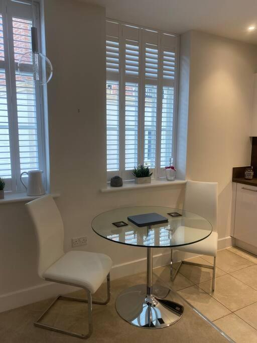 Unrivalled Location - Five Star - Worcester Apartment Buitenkant foto