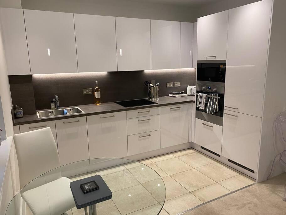 Unrivalled Location - Five Star - Worcester Apartment Buitenkant foto