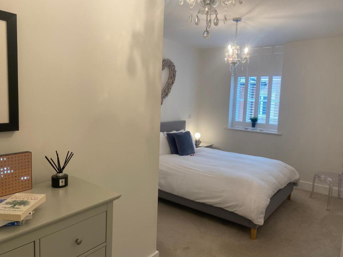 Unrivalled Location - Five Star - Worcester Apartment Buitenkant foto